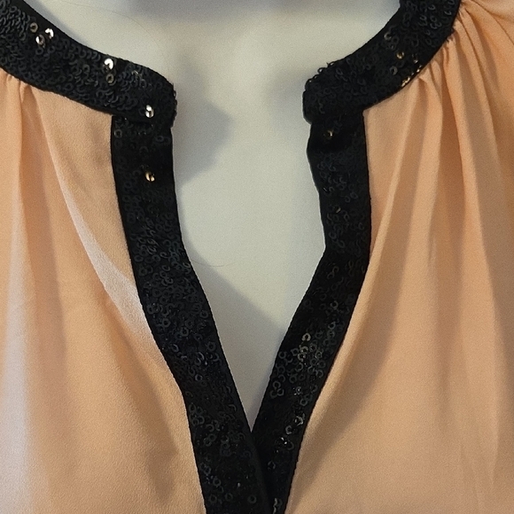 Old Navy Peach Blouse with Black Accents - Picture 3 of 4